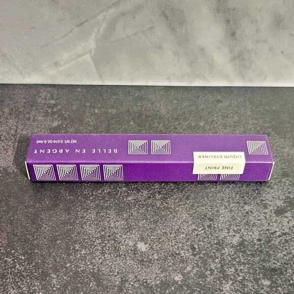 Belle en Argent New Fine Print Liquid Eyeliner in black - Picture 3 of 9